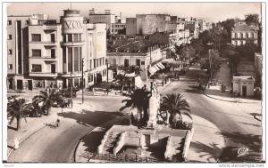 CPSM noir et blanc 85 SIDI-BEL-ABBES la Place Clemenceau  animée , à bords dentelés