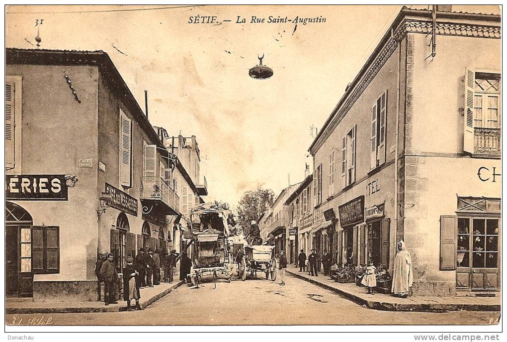 SÉTIF - La Rue Saint-Augustin ++++ RARE ++ DILIGENCE / CAFÉ DES MESSAGERIES +++++ vers Alger, 1908 +++++