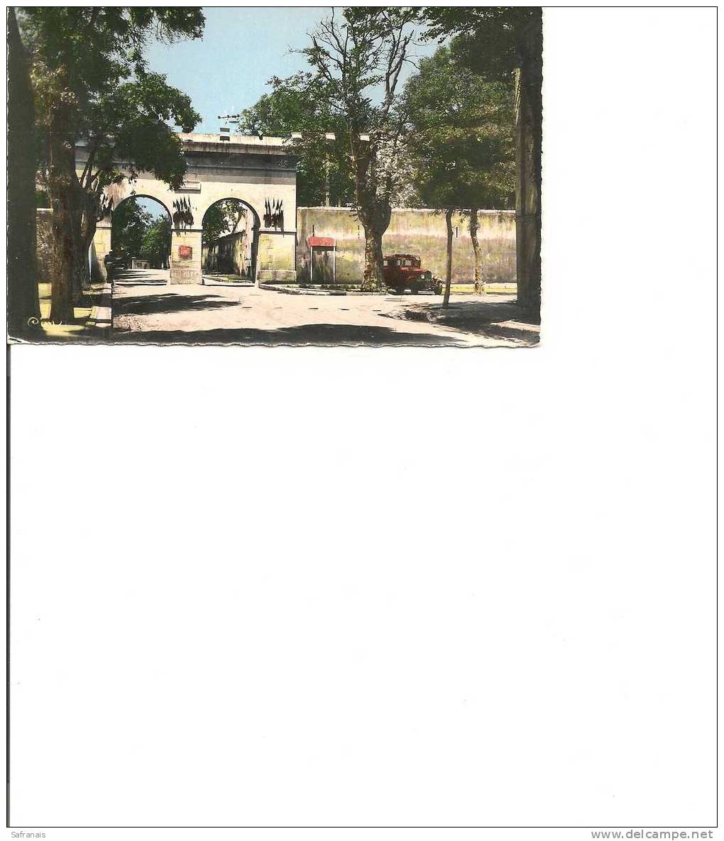 1945  SETIF  ; ENTREE DES CASERNES