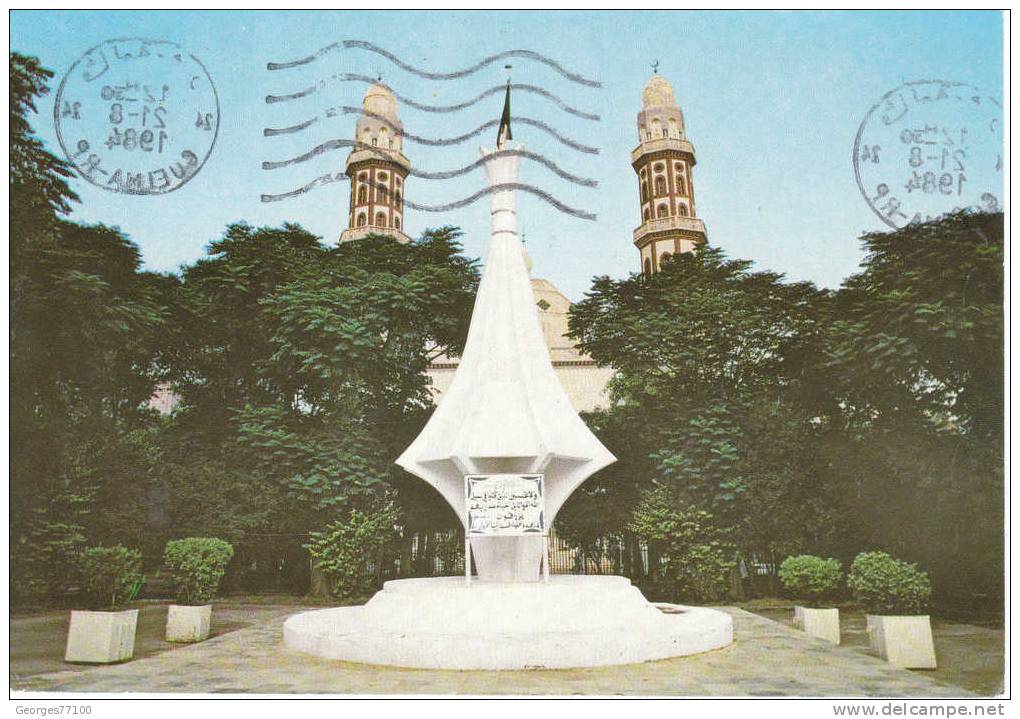 SETIF - Place des Martyrs et Mosquée - CPSM - B 184 -