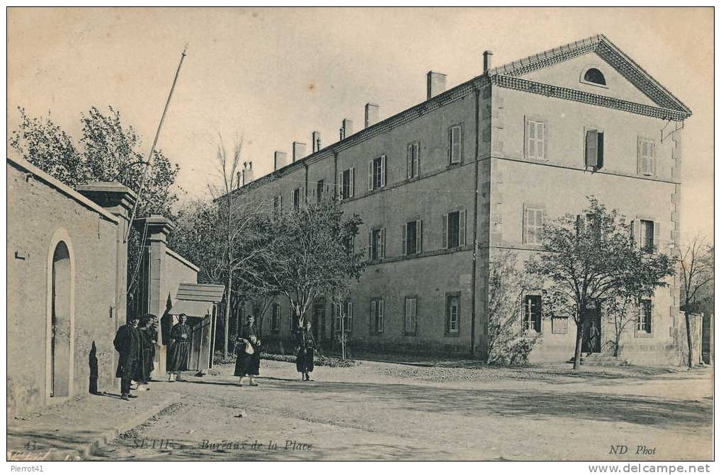 SÉTIF - Bureaux de la place