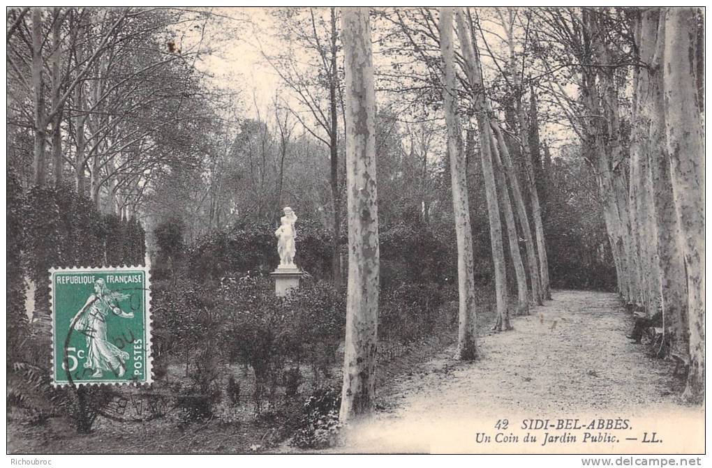 SIDI BEL ABBES UN COIN DU JARDIN PUBLIC / ALGERIE
