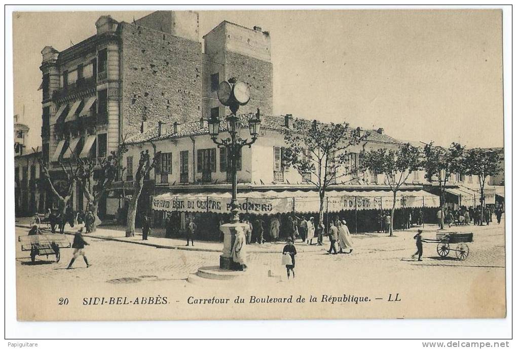 cpa bon etat , sidi-bel-abbes , carrefour du bd  de la république , animation  petite froissure verso....à peine