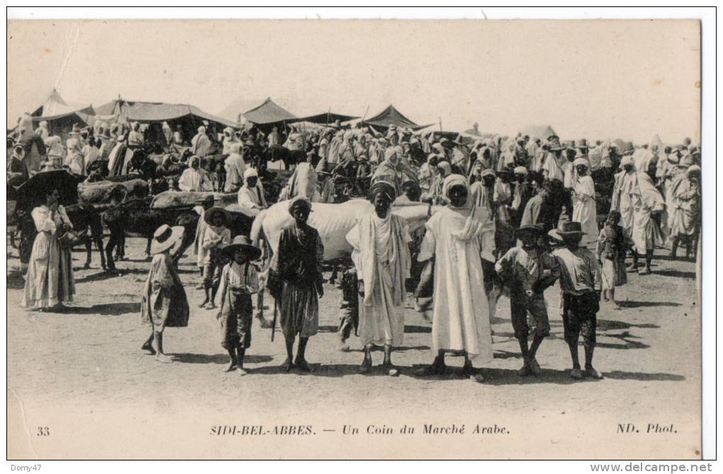 SIDI-BEL-ABBES . UN COIN DU MARCHÉ ARABE - (n°298) -