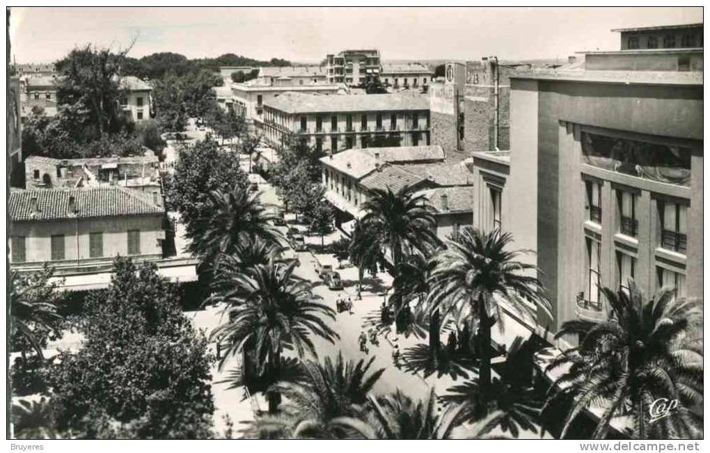 87 SIDI-BEL- ABBES - Boulevard de la République et le Théâtre