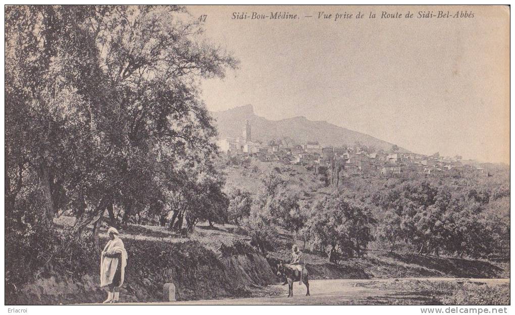 Carte postale Sidi bou médine vue prise de la route de sidi bel abbés animé non circulé