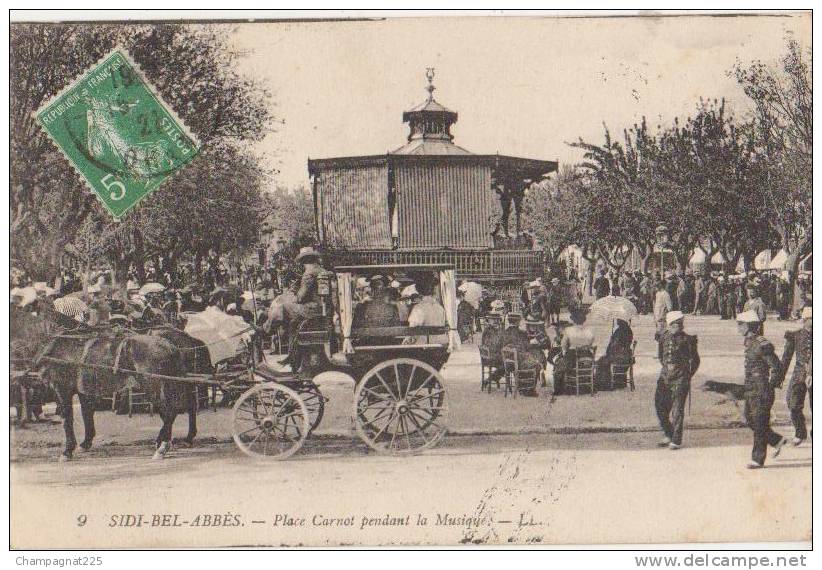 CPA ALGERIE SIDI BEL ABBES Place Carnot Pendant la Musique au Kiosque Animation Légionnaires 1921