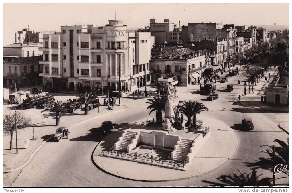 SIDI-BEL-ABBES     La Place Clemenceau et le Monument aux Morts