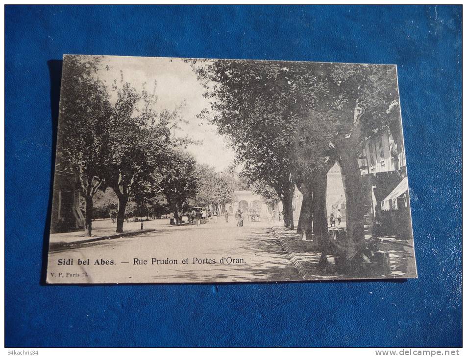 CPA avant 1906. Algérie. Sidi bel Abes. Rue Prudon et portes d'Oran