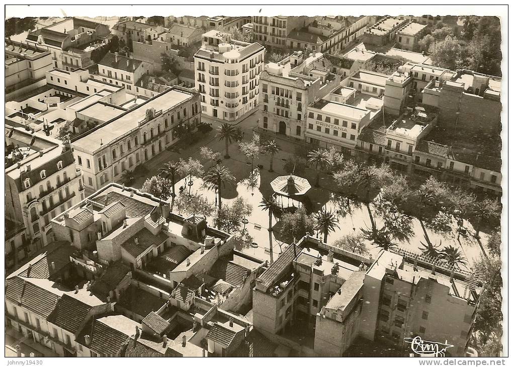 13 - SIDI-BEL-ABBES ( ORAN ) VUE AERIENNE DE LA PLACE CARNOT - LE PALAIS DE JUSTICE (  ) ALGERIE