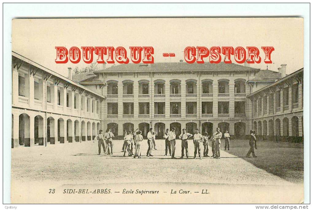 ALGERIE - SIDI BEL ABBES - La Cour de l'Ecole Supérieure - Dos Scané