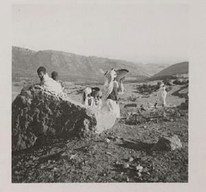 Circoncision de Amraoui Messaoud. On apporte les couffins de dattes