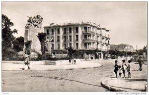ALGERIE  SIDI BEL ABBES  Le Monument aux Morts et l´Avenue Emile Loubet  ..... ( Ref FA608 )