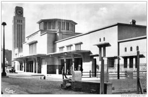 PHILIPPEVILLE  La nouvelle Gare - Au fond,l´Hôtel de Ville.