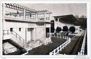 PHILIPPEVILLE  Le champ de Courses.Les tribunes et le Pavillon du Pesage.