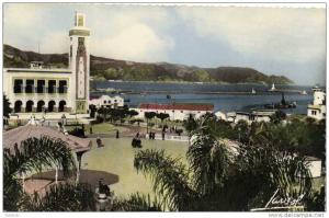 PHILIPPEVILLE  Place de Marqué et l'Hotel de Ville Colorisée Recto Verso