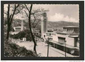cpsm  de SKIKDA ( PHILIPPEVILLE )  -La gare et la place Marqué         C9