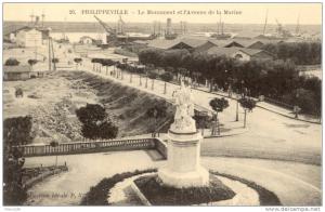 CPA - Philippeville - Le Monument et l'avenue de la Marine
