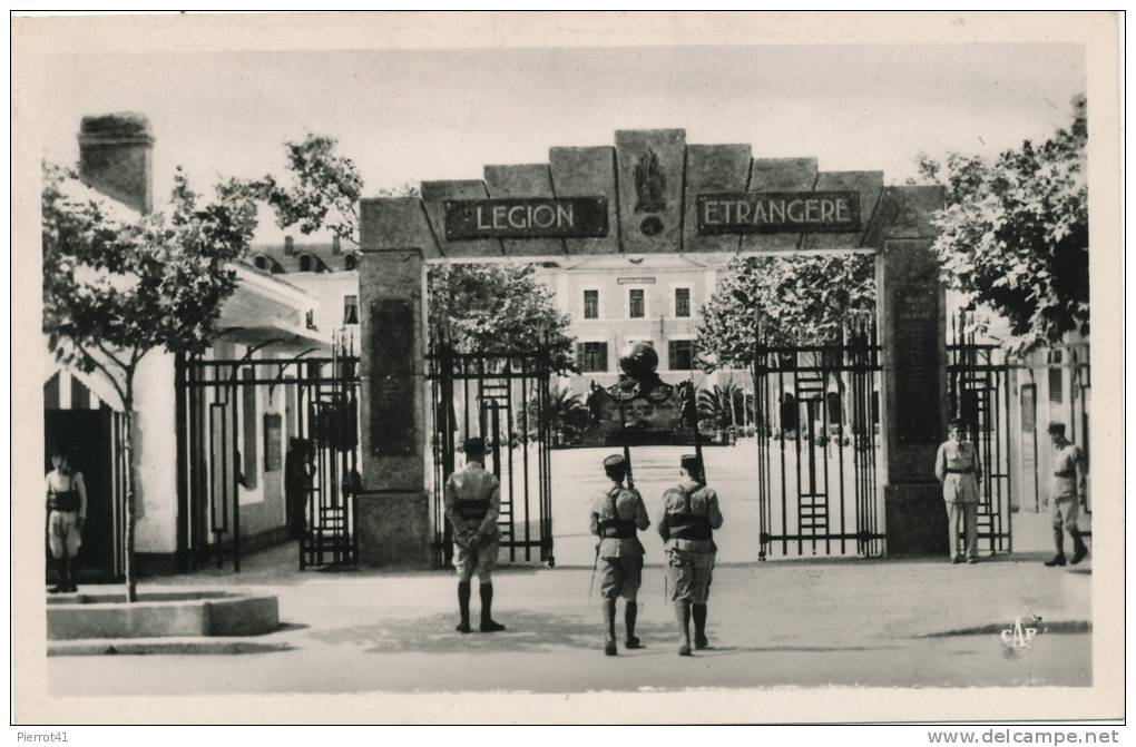 AFRIQUE - ALGERIE - SIDI BEL ABBES - L'Entrée de la Caserne de la Légion