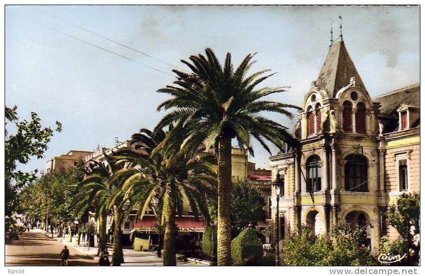 ALGERIE  SIDI BEL-ABBES  Hôtel de Ville et Avenue de la République ..... ( Ref CH1895 )