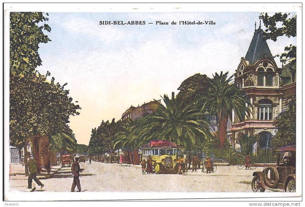 SIDI BEL ABBES  -  Place  de  l' Hôtel  de  Ville