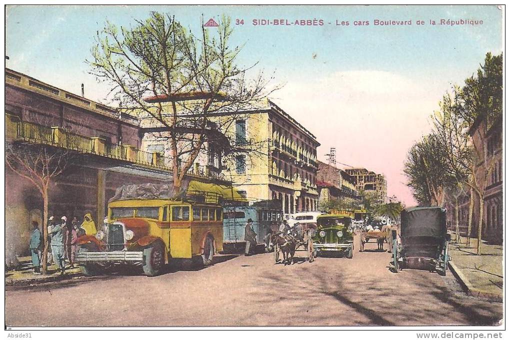 SIDI BEL ABBES  -  Les  cars  Boulevard  de  la  République