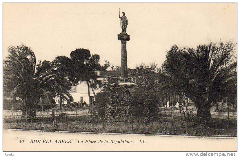 ALGERIE  SIDI BEL ABBES   La Place de la République   ..... ( Ref FA656 )