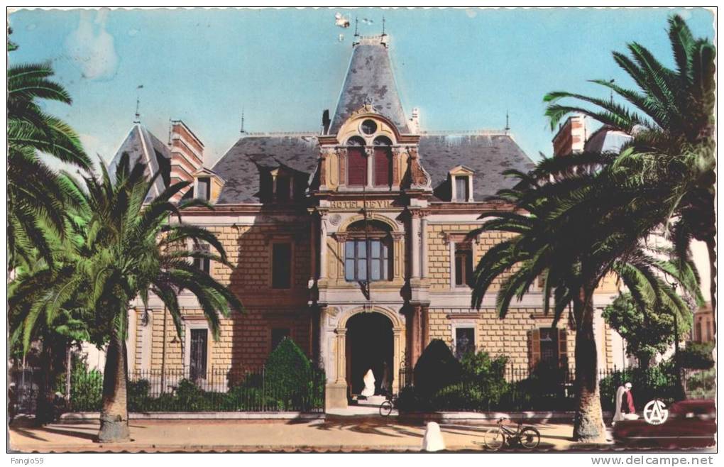 HOTEL DE VILLE    / LOT    124