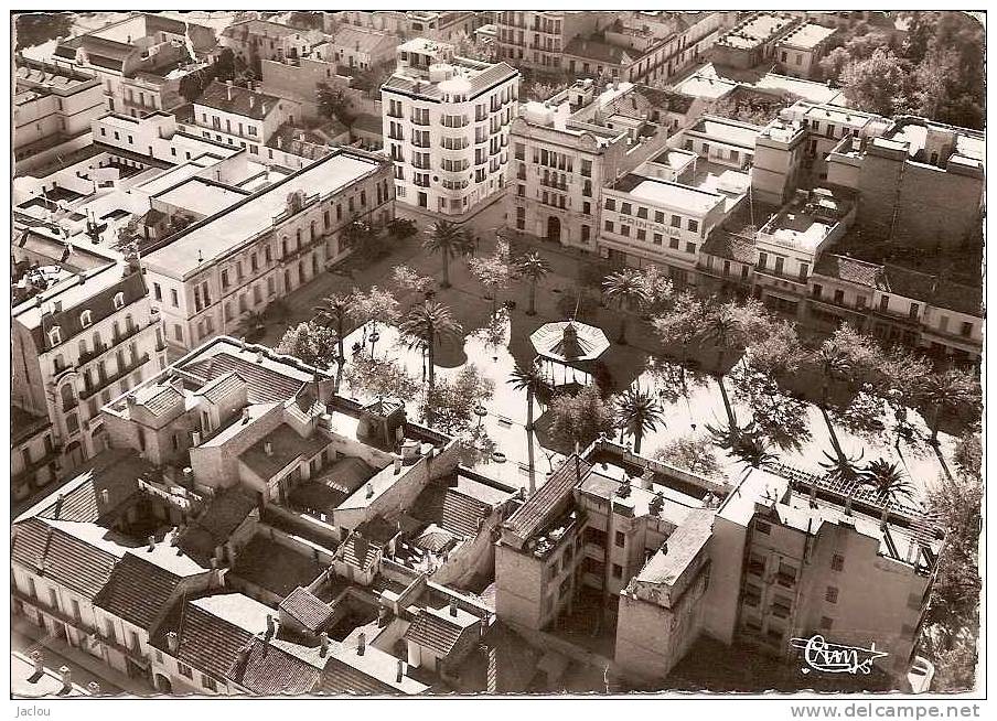 SIDI-BEL-ABBES VUE AERIENNE DE LA PLACE CARNOT ET PALAIS DE JUSTICE ,KIOSQUE   REF 24796