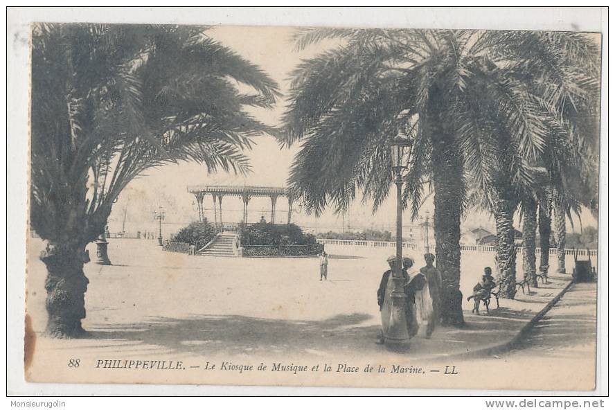 ALGERIE )) SKIKDA   PHILIPPEVILLE   Le kiosque à musique et la place de la marine  LL 88