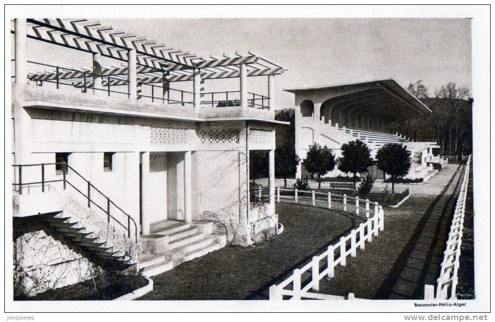 PHILIPPEVILLE  Le champ de Courses.Les tribunes et le Pavillon du Pesage.