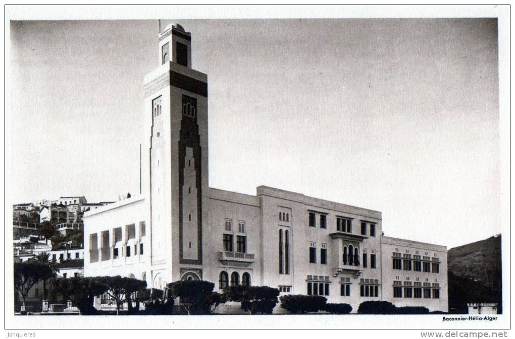 PHILIPPEVILLE  L´Hôtel de Ville, la façade nord.
