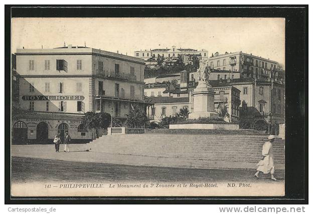 CPA Philippeville, Le Monument du 3e Zouaves et le Royal-Hotel