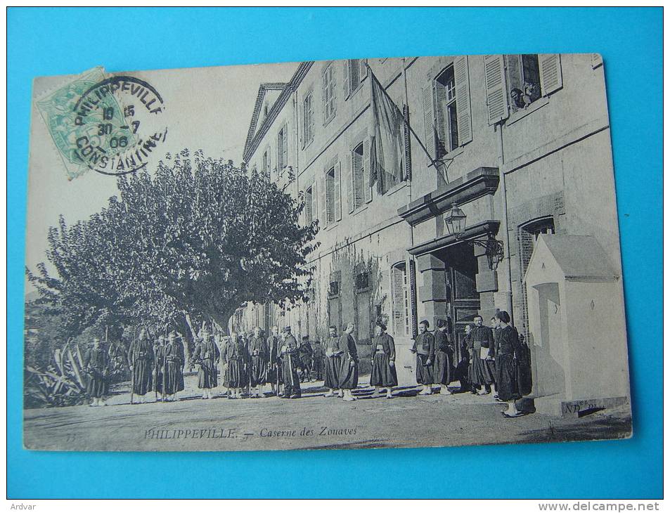 Cpa PHILIPPEVILLE -- La caserne des Zouaves - TRES ANIMÉE - Carte ayant circulé en 1906