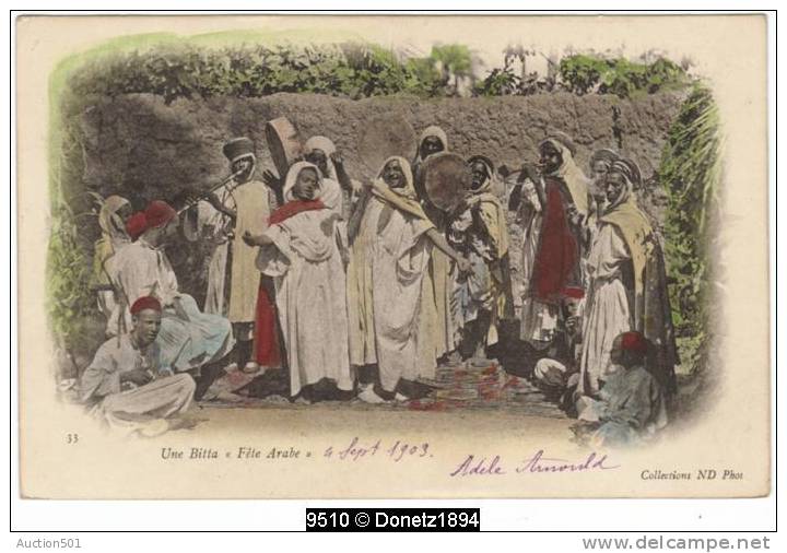 09510g MUSICIENS - UNE BITTA - Fête Arabe - Philippeville - 1903 - carte colorisée