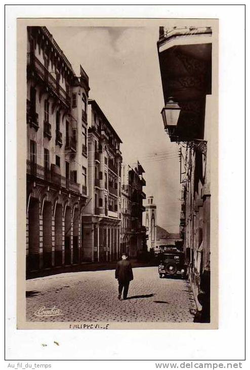 PHILIPPEVILLE , UNE DES RUES PRINCIPALES ABOUTISSANT A L' HOTEL DE VILLE