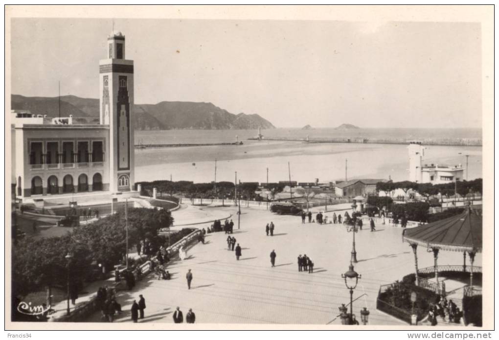 CPA - Philippeville - Place de Marqué et Hôtel de Ville