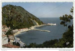 (Algérie) Philippeville 001, CAP 792, Le Port de Stora, non voyagée, bon état, pliure angle sup droit