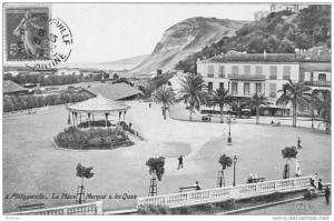 ALGERIE. PHILIPPEVILLE. LA PLACE MARQUE & LES QUAIS.  CPA VOYAGEE 1912. DOS DIVISE