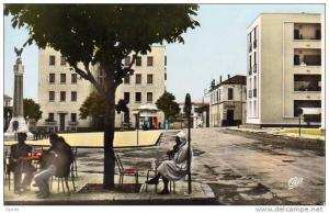 ALGERIE  SOUK AHRAS Place du Monument aux morts ( Pompe à essence )