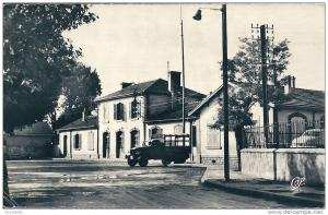 algérie- SOUK-AHRAS  - la gare ( en 1958  1GMC de l,armée française )