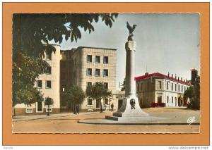 CPSM  ALGÉRIE  -  SOUK-ARRAS  -  1522  La Place du Monument  (en 1957)