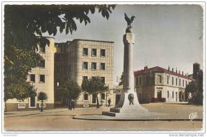 CPSM ALGERIE - SOUK AHRAS - La Place du Monument - CAP n°1522