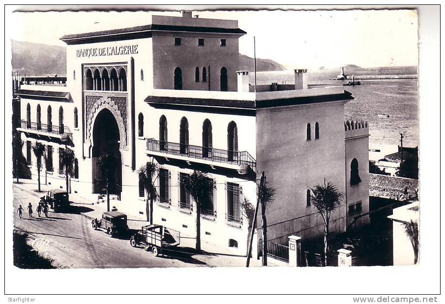 algérie philippeville , la banque de l´Algérie , camions