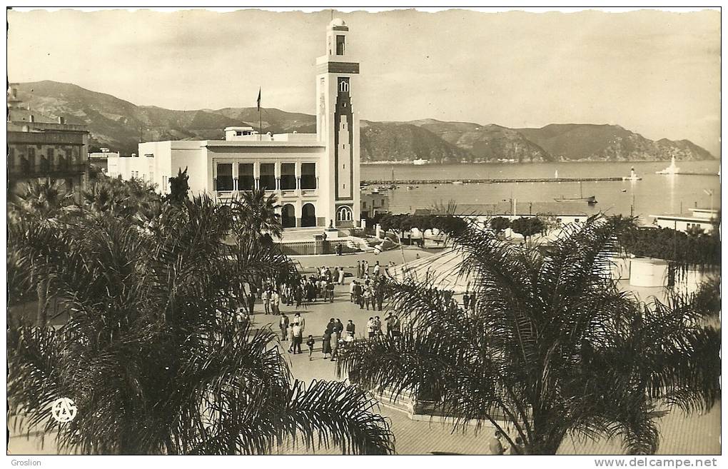 PHILIPPEVILLE   - LA PLACE DE MARQUE ET L´ HOTEL DE VILLE 49