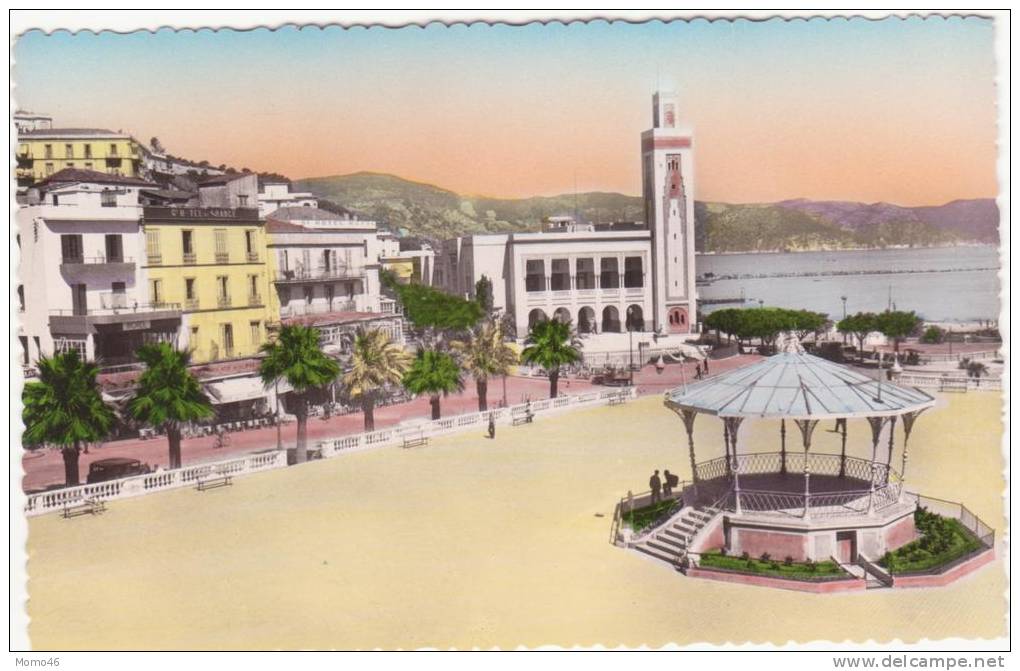 CSM  - 5. PHILIPPEVILLE  - Place de Marqué et la Mairie