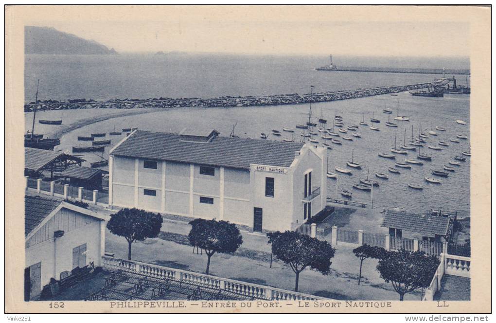 Philippeville Entrée du Port . Le Sport Nautique Club Voile