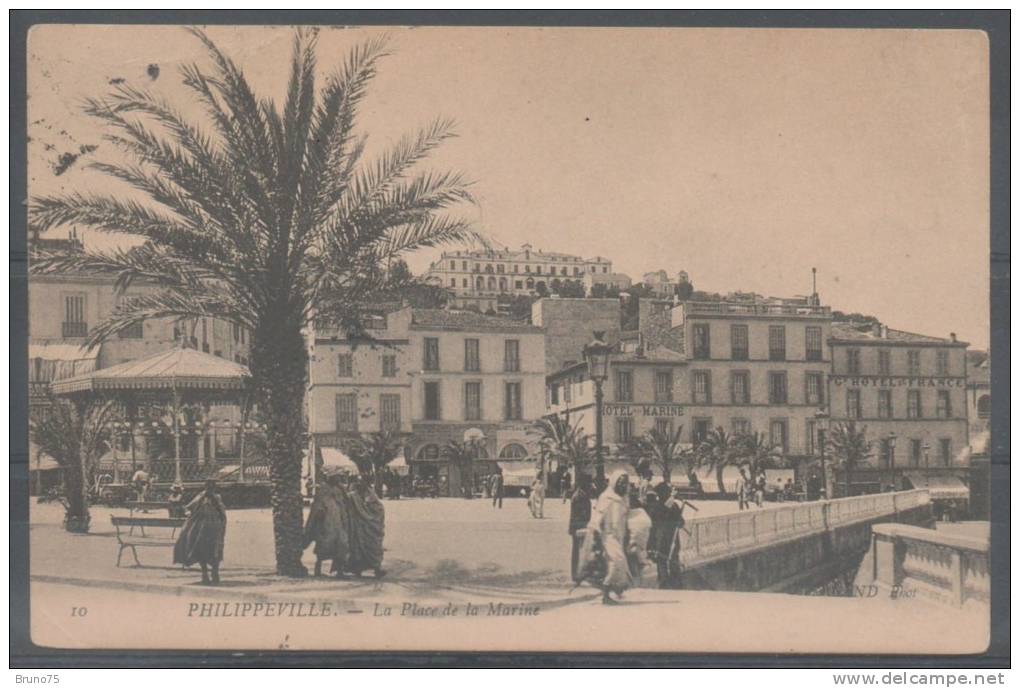 PHILIPPEVILLE - La Place de la Marine