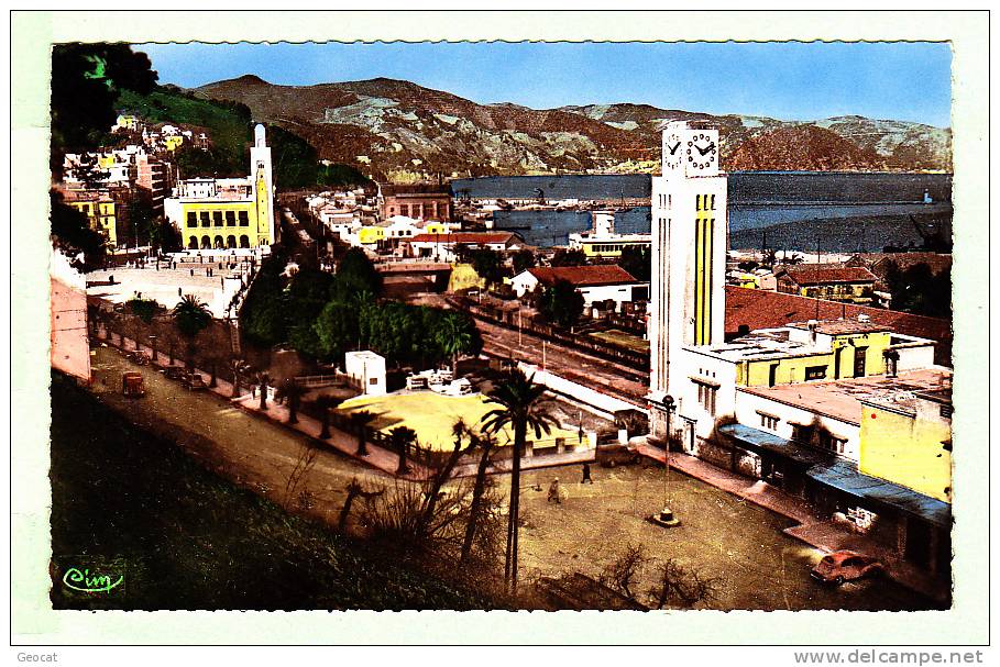 CPSM ALGERIE PHILIPPEVILLE Vue sur la gare et l´hotel de ville