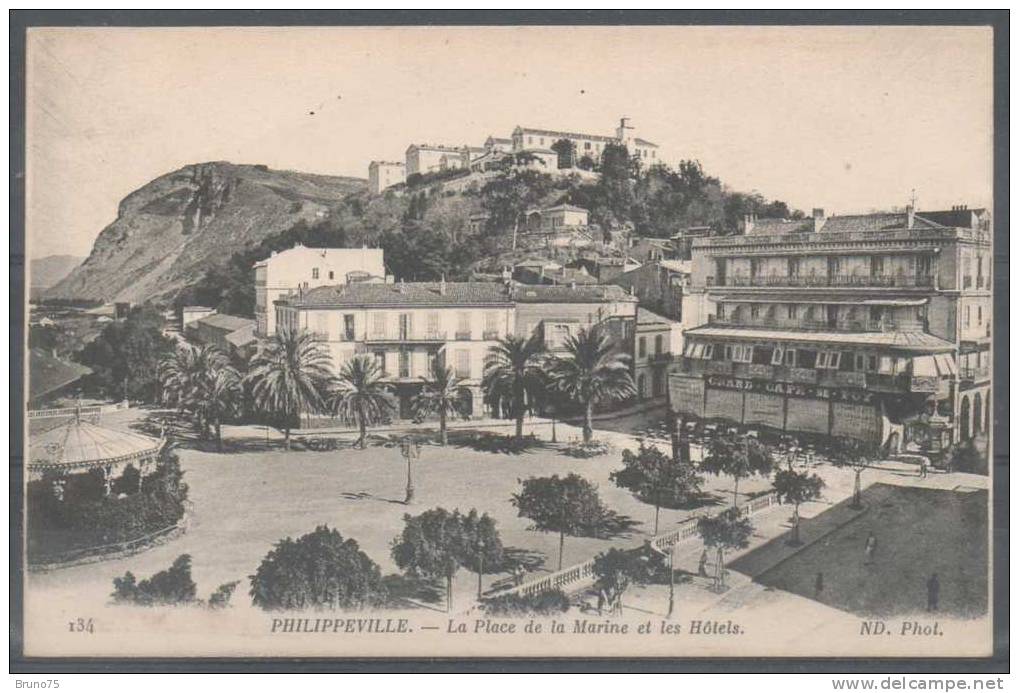 PHILIPPEVILLE - La Place de la Marine et les Hôtels - ND 134
